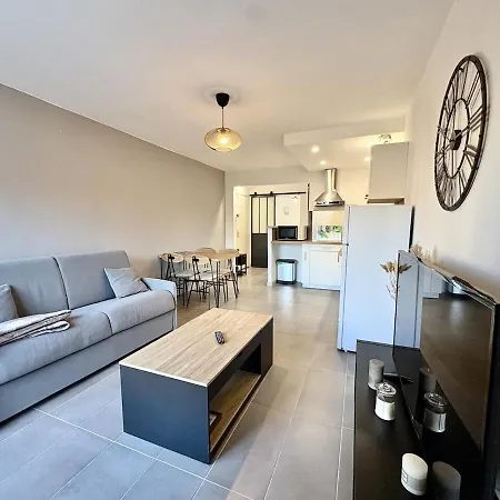 Apartment T2, Proche Centre-ville De *