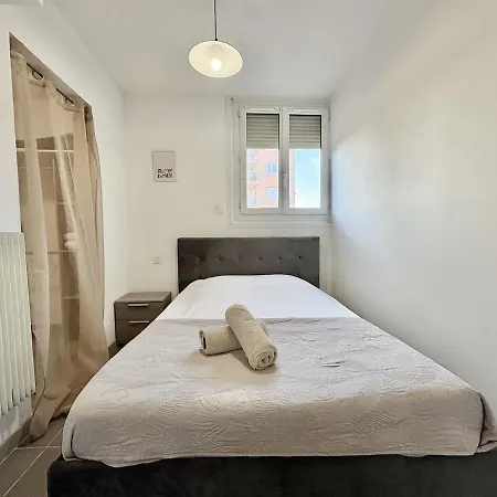 Apartment T2, Proche Centre-ville De *